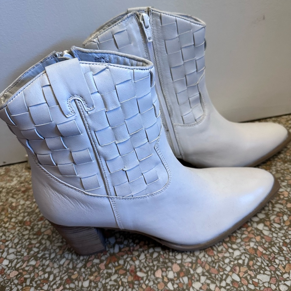 White Matisse Boots - Size 11 - never worn